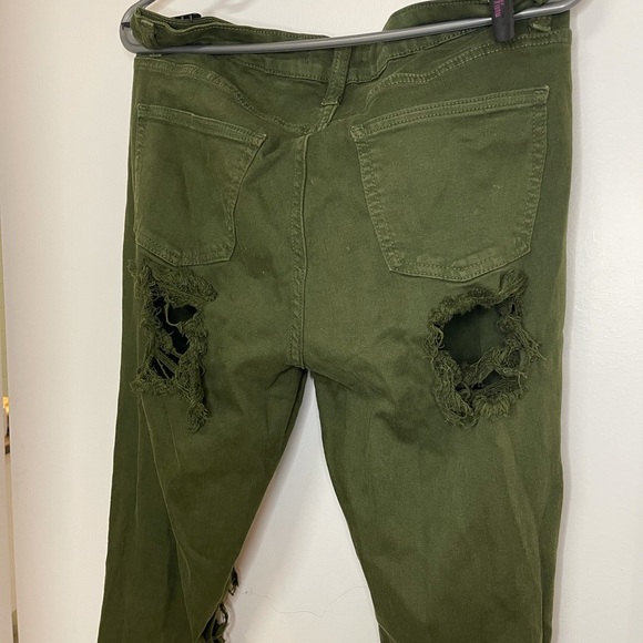 Ripped pants - Picture 4 of 6